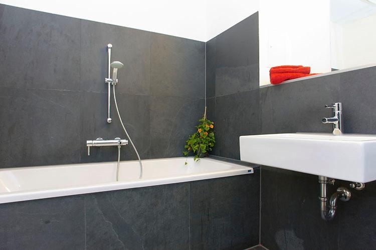 Spacious Studio Apartment Friedrichshain Berlim Quarto foto